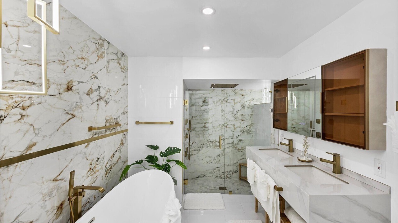 Photo of Bathroom in Edgewater