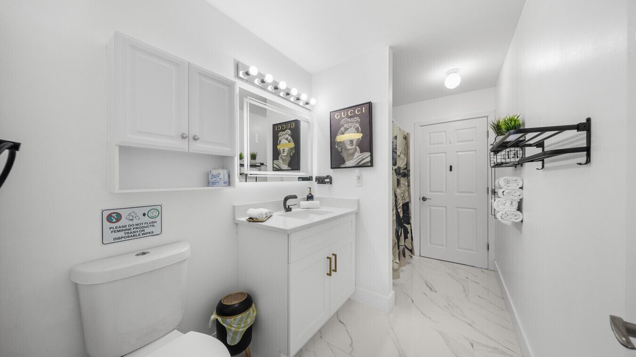 Photo of Bathroom in Pelican