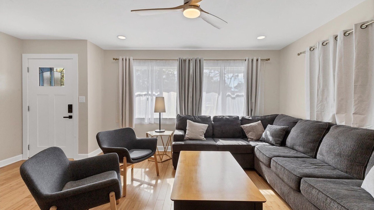 Photo of Livingroom in Paver Park