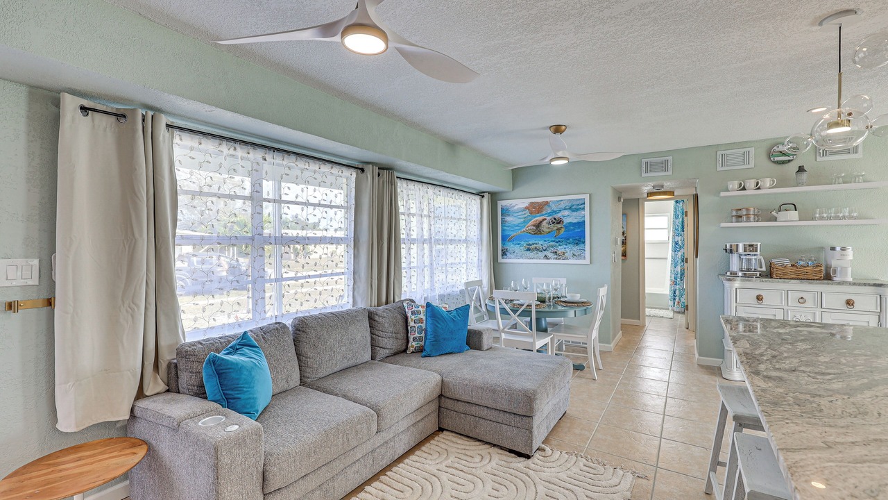 Photo of Livingroom in Edgewater