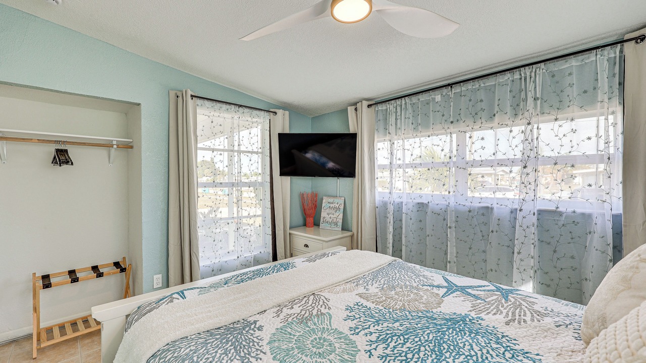 Photo of Bedroom in Edgewater