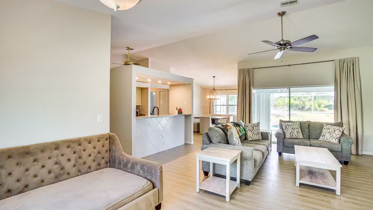 Photo of Livingroom in Englewood East