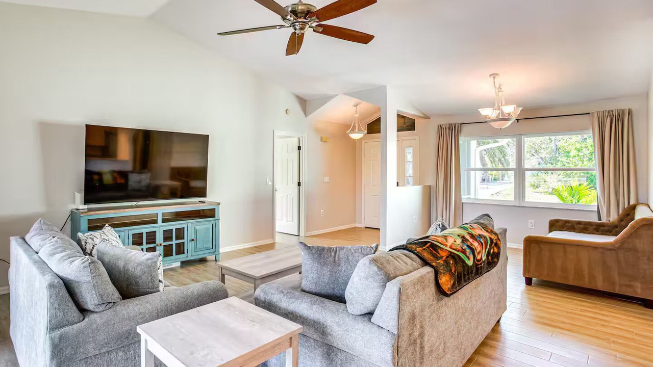 Photo of Livingroom in Englewood East