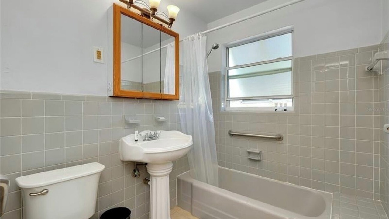 Photo of Bathroom in Edgewater