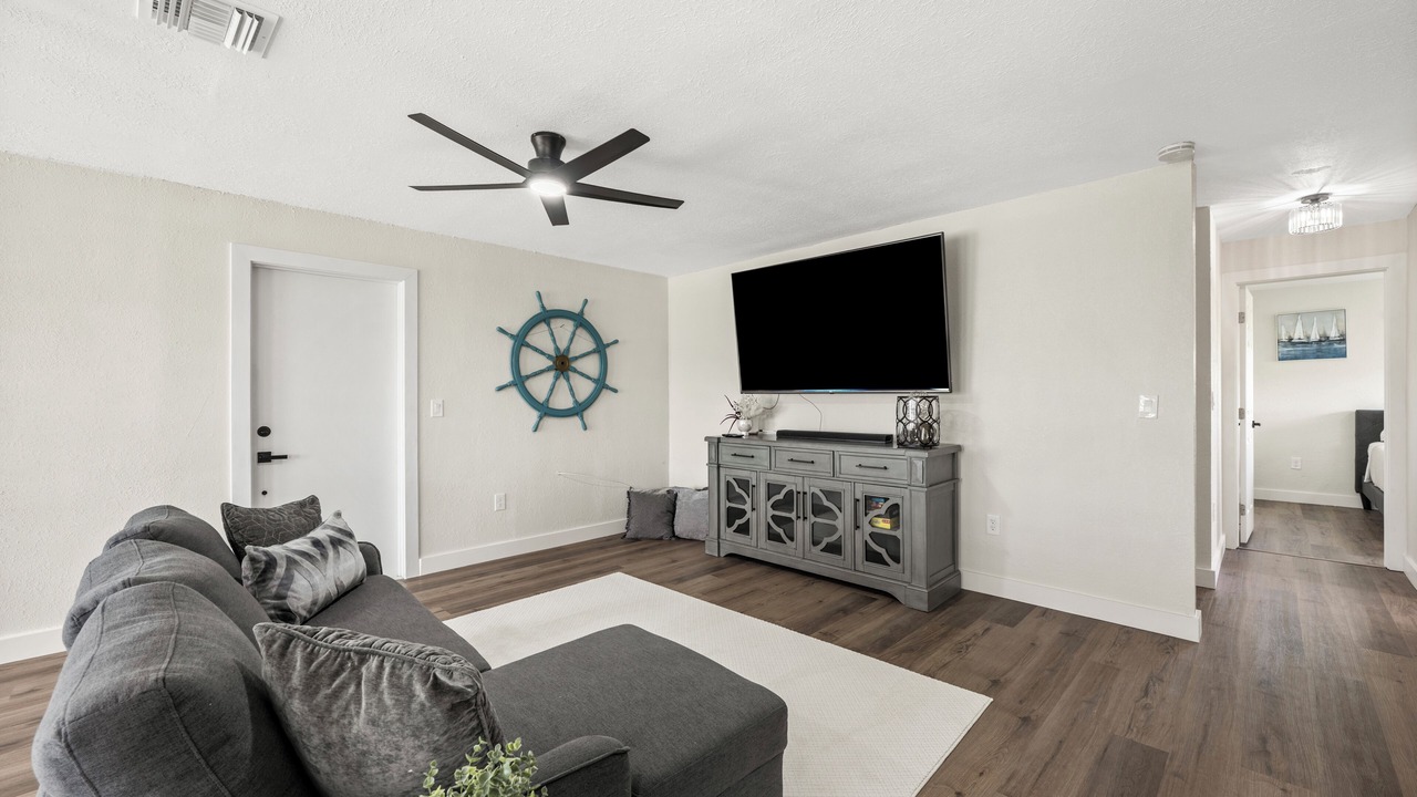 Photo of Livingroom in Oakland Hills