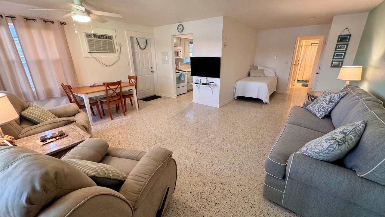 Photo of Livingroom in Bokeelia