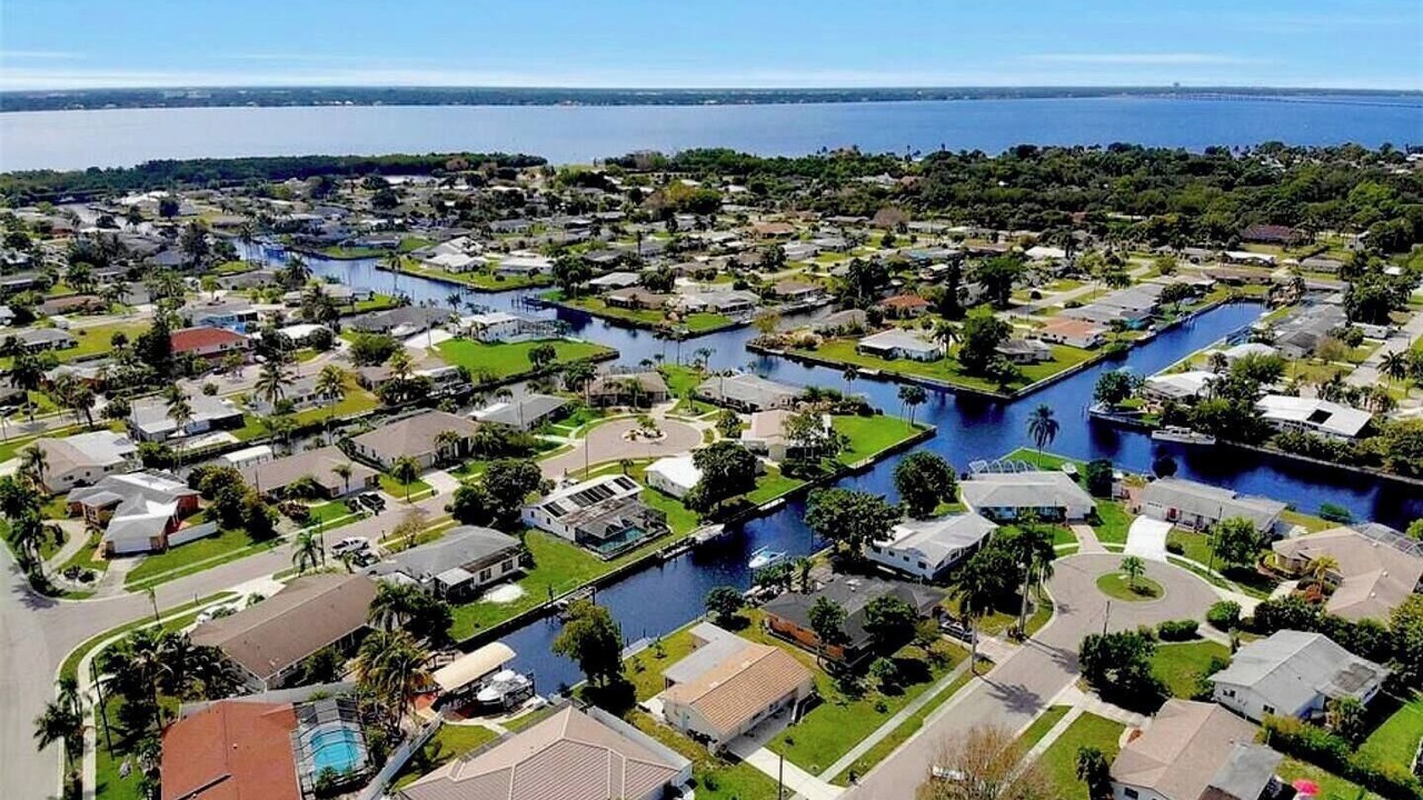 Photo of Outdoor in Lochmoor Waterway Estates
