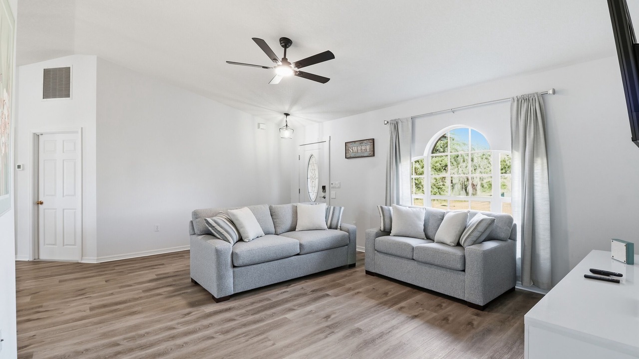 Photo of Livingroom in Englewood East