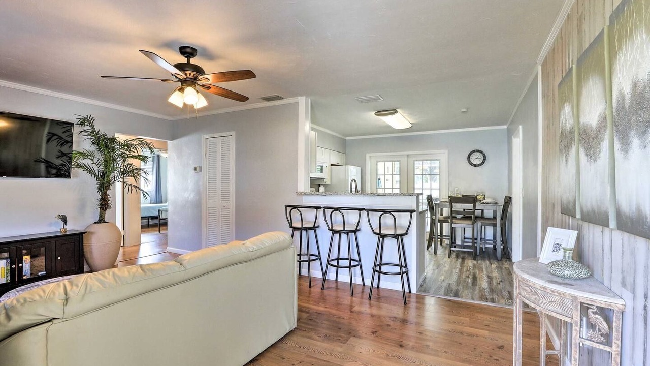 Photo of Livingroom in Bayshore Gardens
