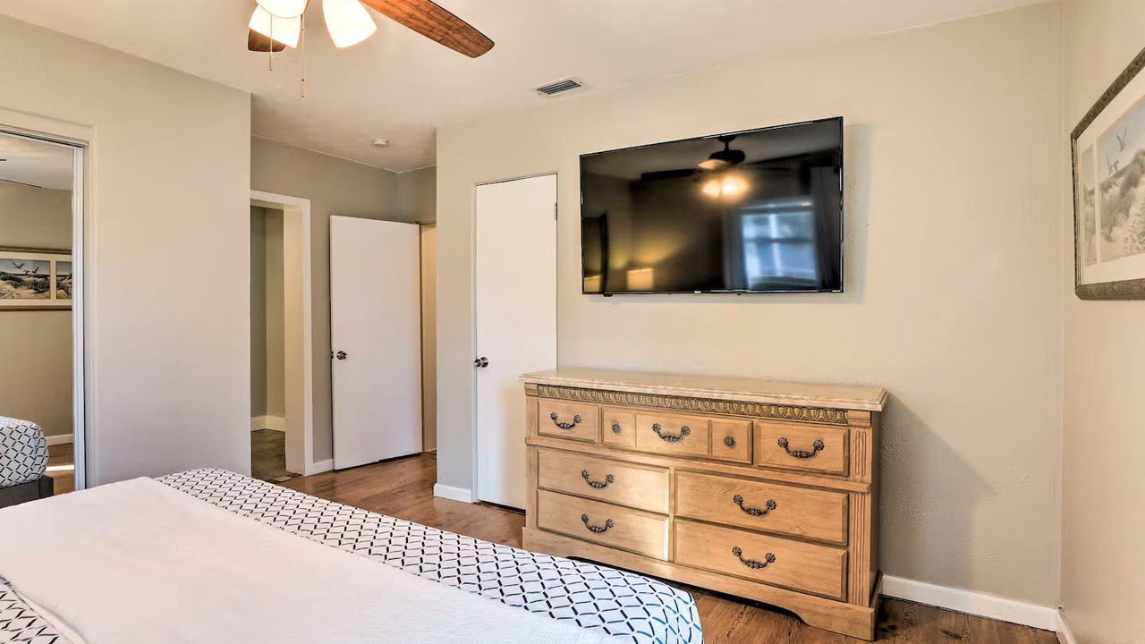 Photo of Bedroom in Bayshore Gardens