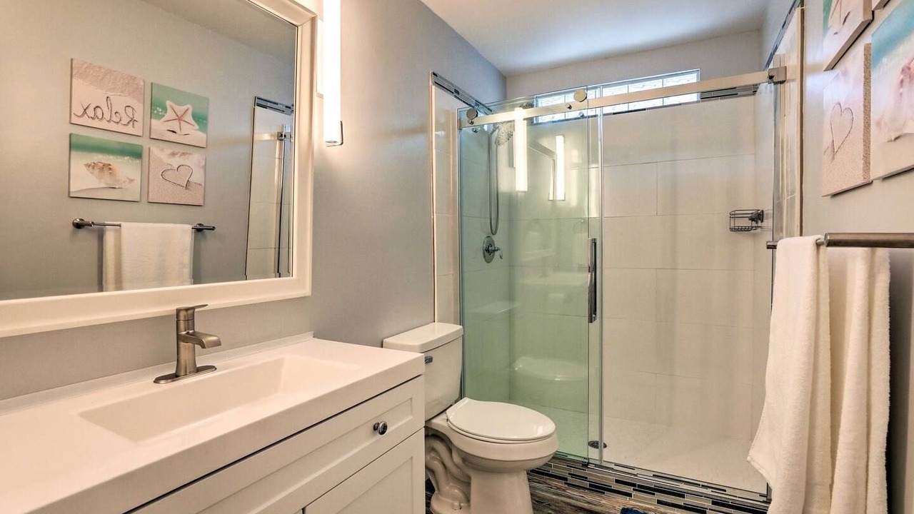 Photo of Bathroom in Bayshore Gardens
