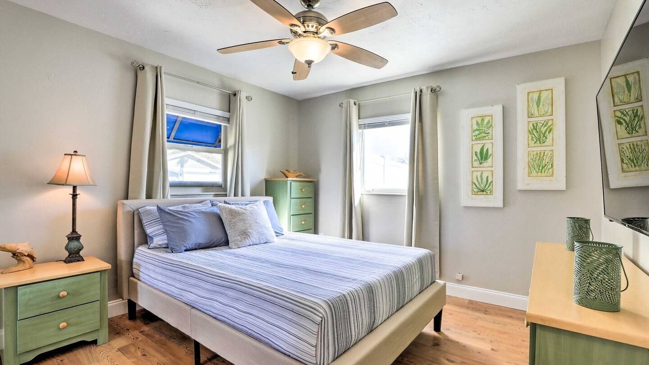 Photo of Bedroom in Bayshore Gardens
