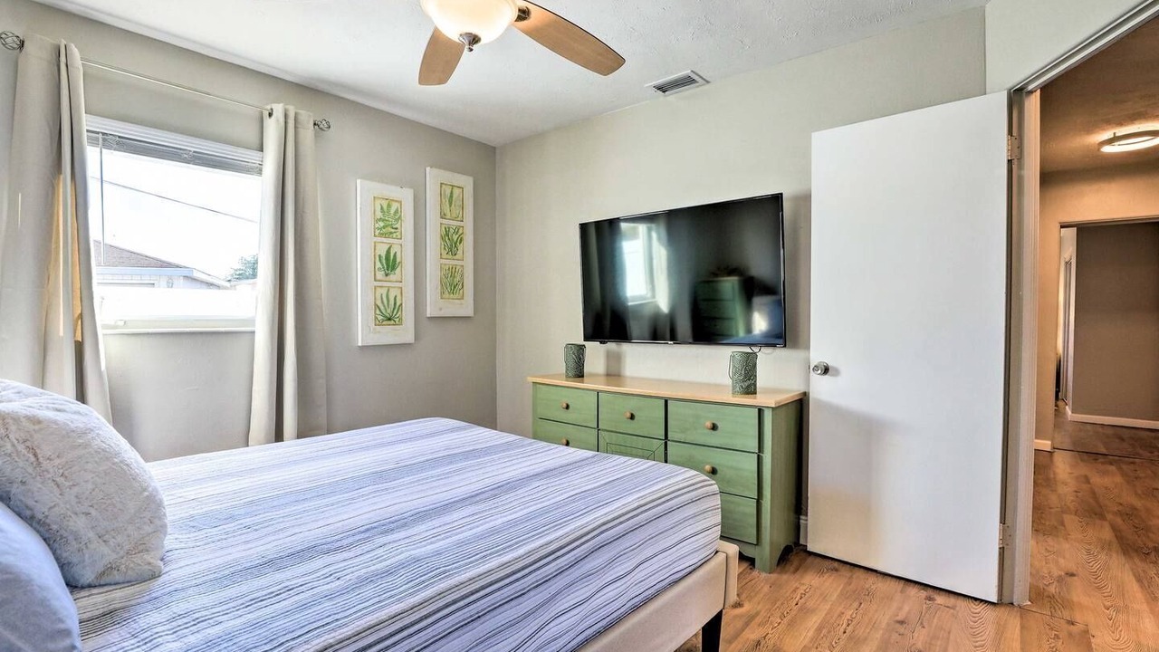 Photo of Bedroom in Bayshore Gardens