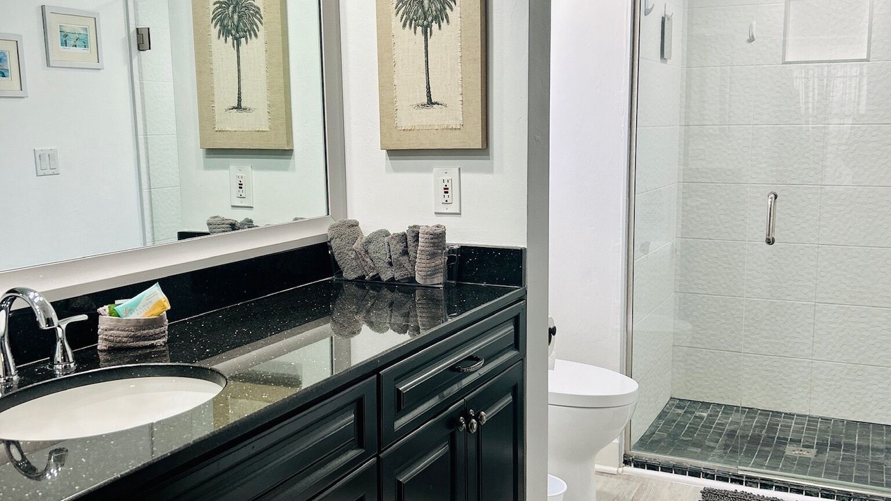 Photo of Bathroom in Caloosahatchee