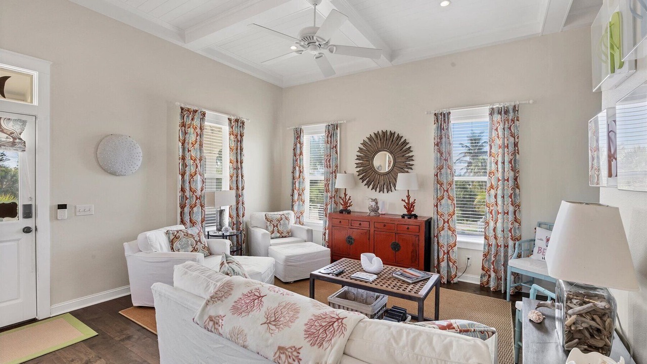 Photo of Livingroom in Palm Island