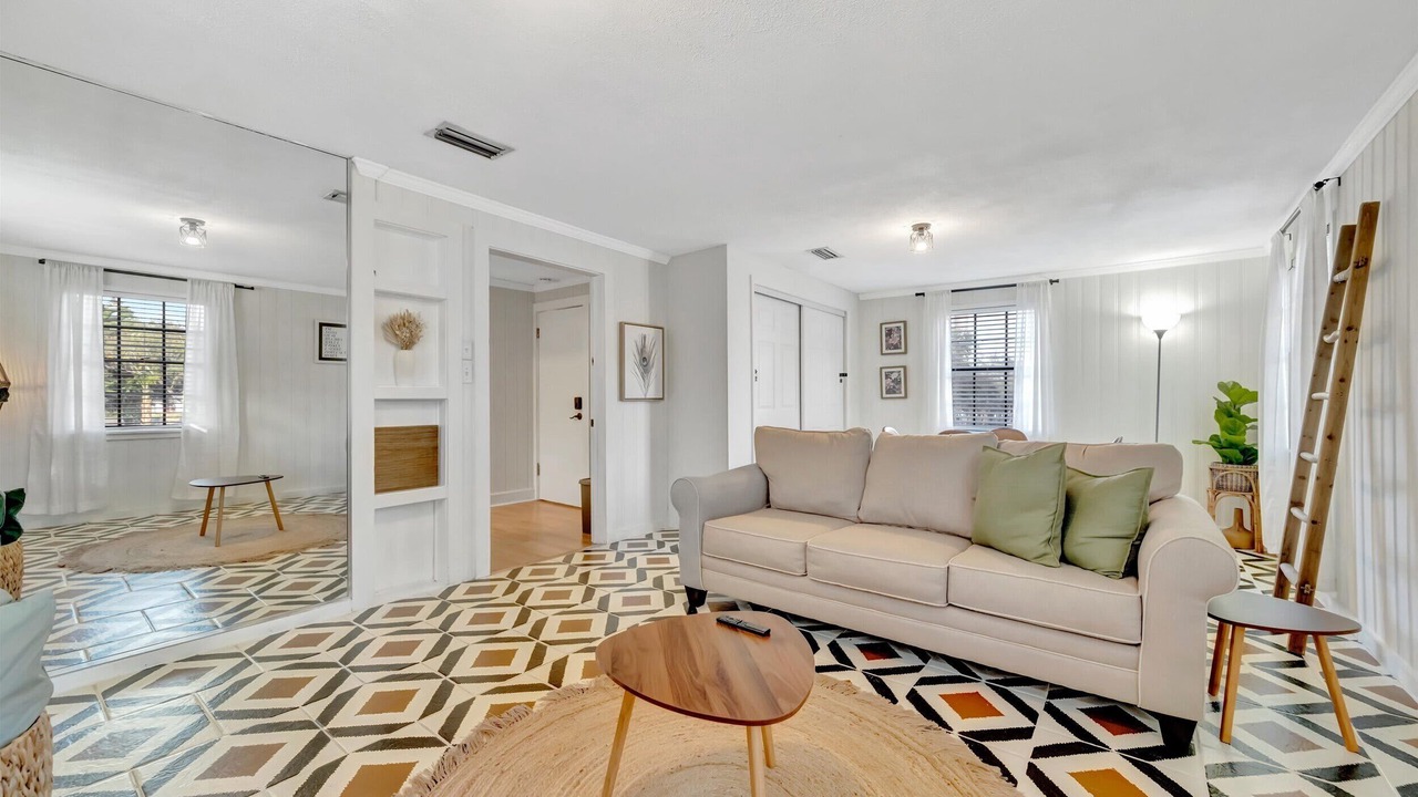 Photo of Livingroom in Parkland Estates
