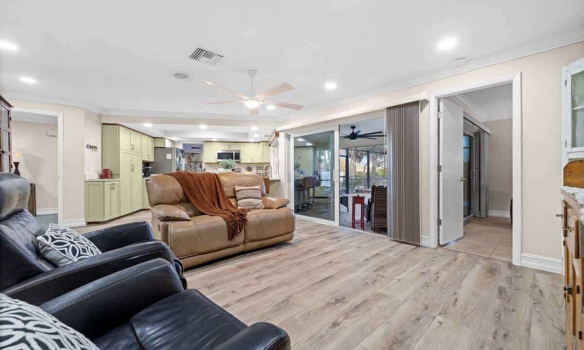 Photo of Livingroom in Lochmoor Waterway Estates