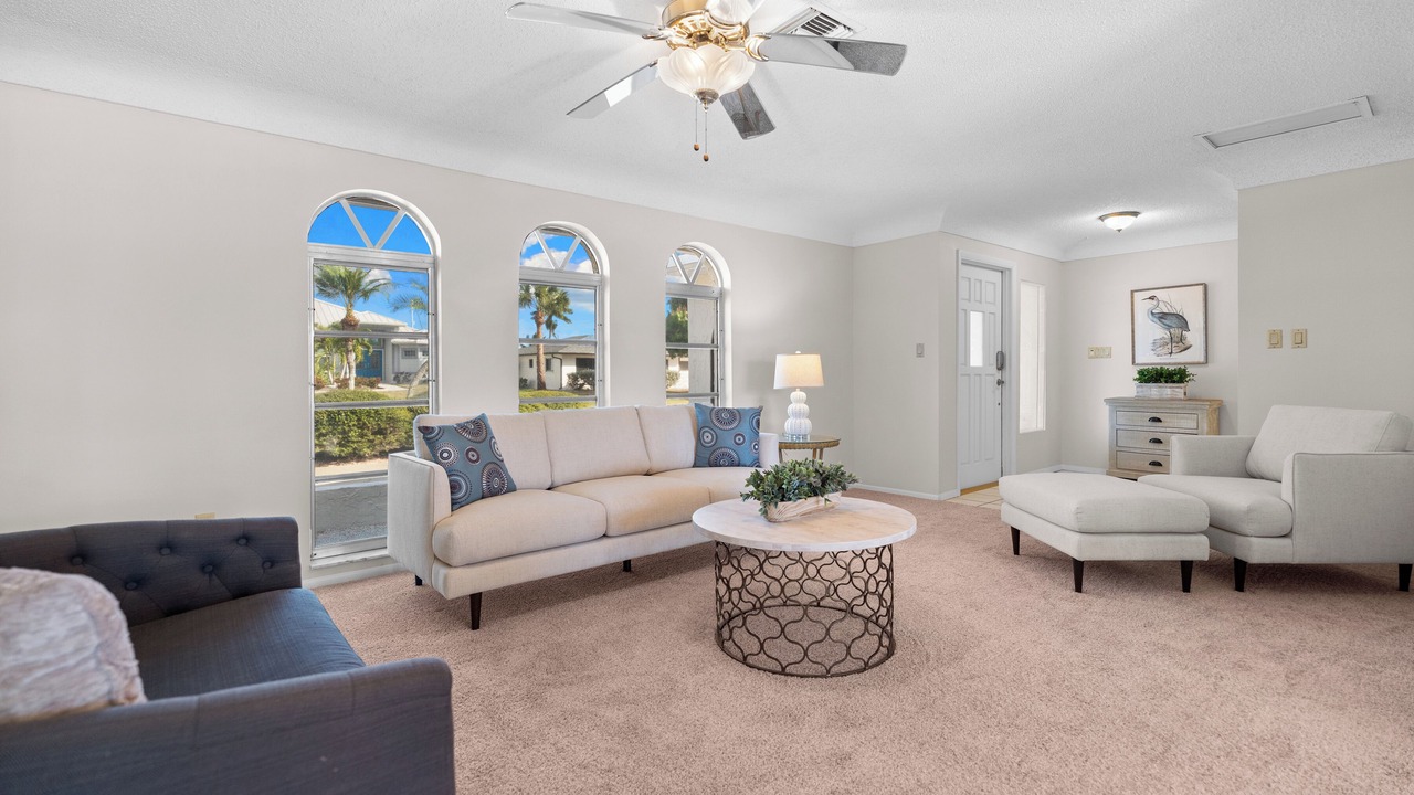 Photo of Livingroom in Caloosahatchee