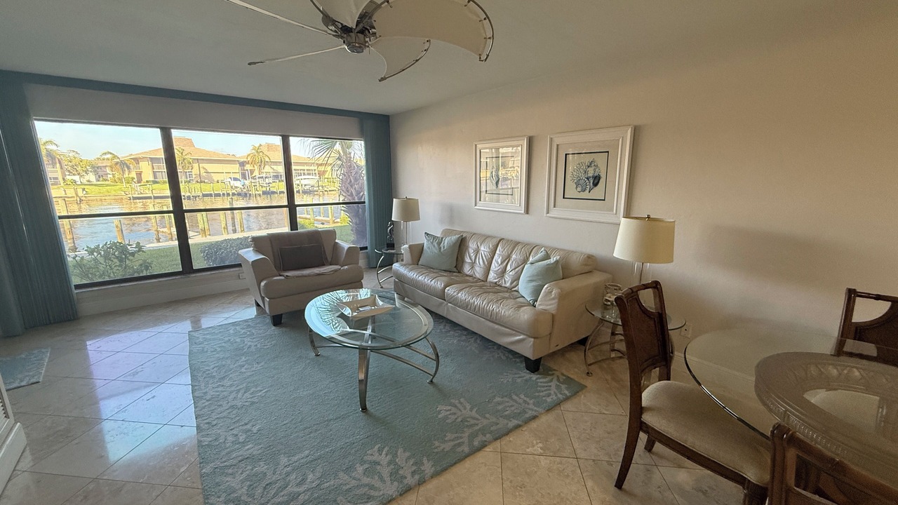 Photo of Livingroom in Caloosahatchee