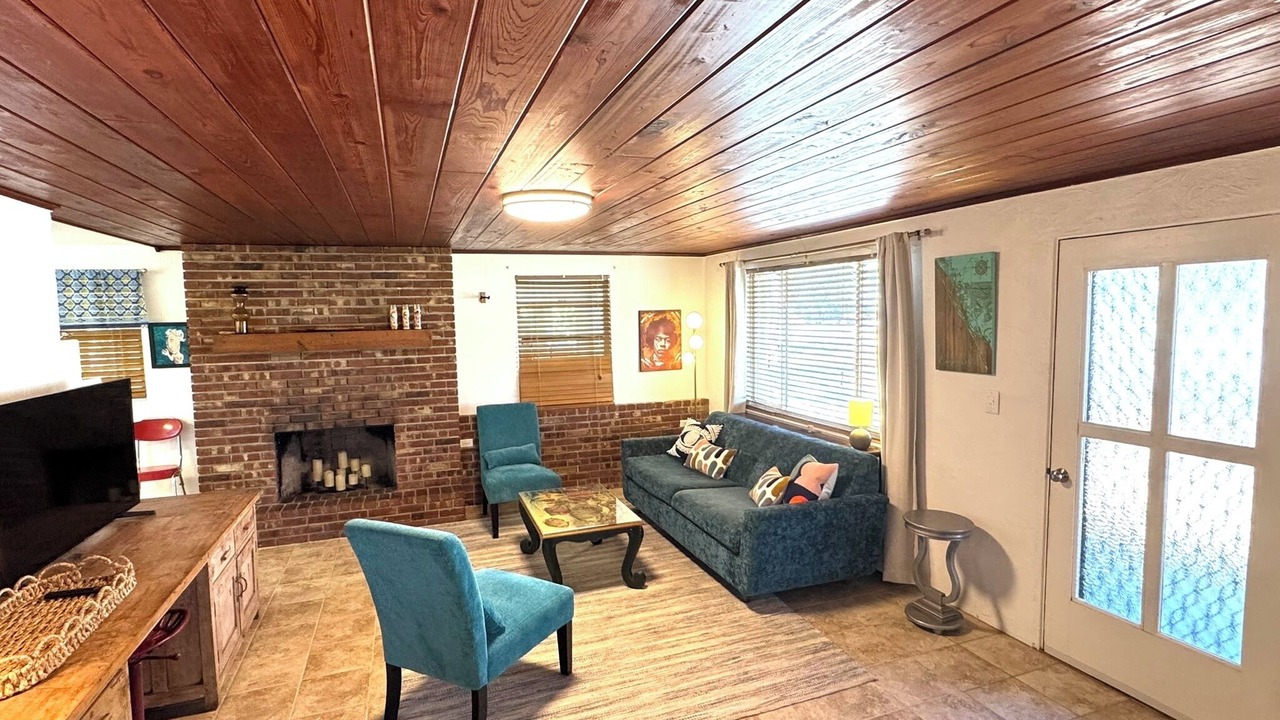 Photo of Livingroom in Englewood