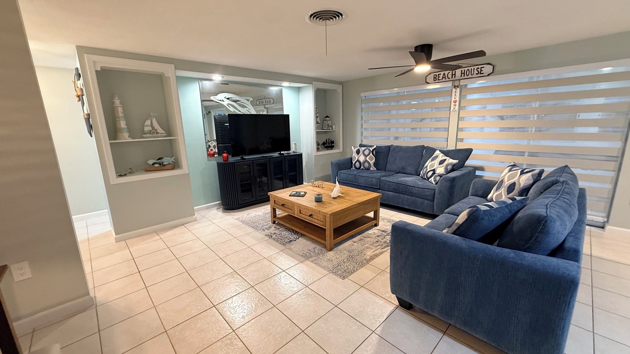 Photo of Livingroom in Edgewater