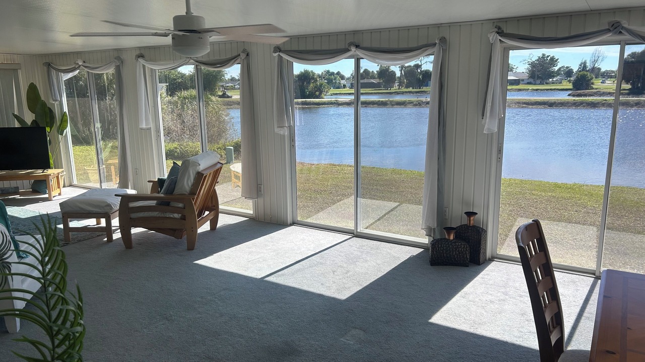 Photo of Livingroom in Oakland Hills