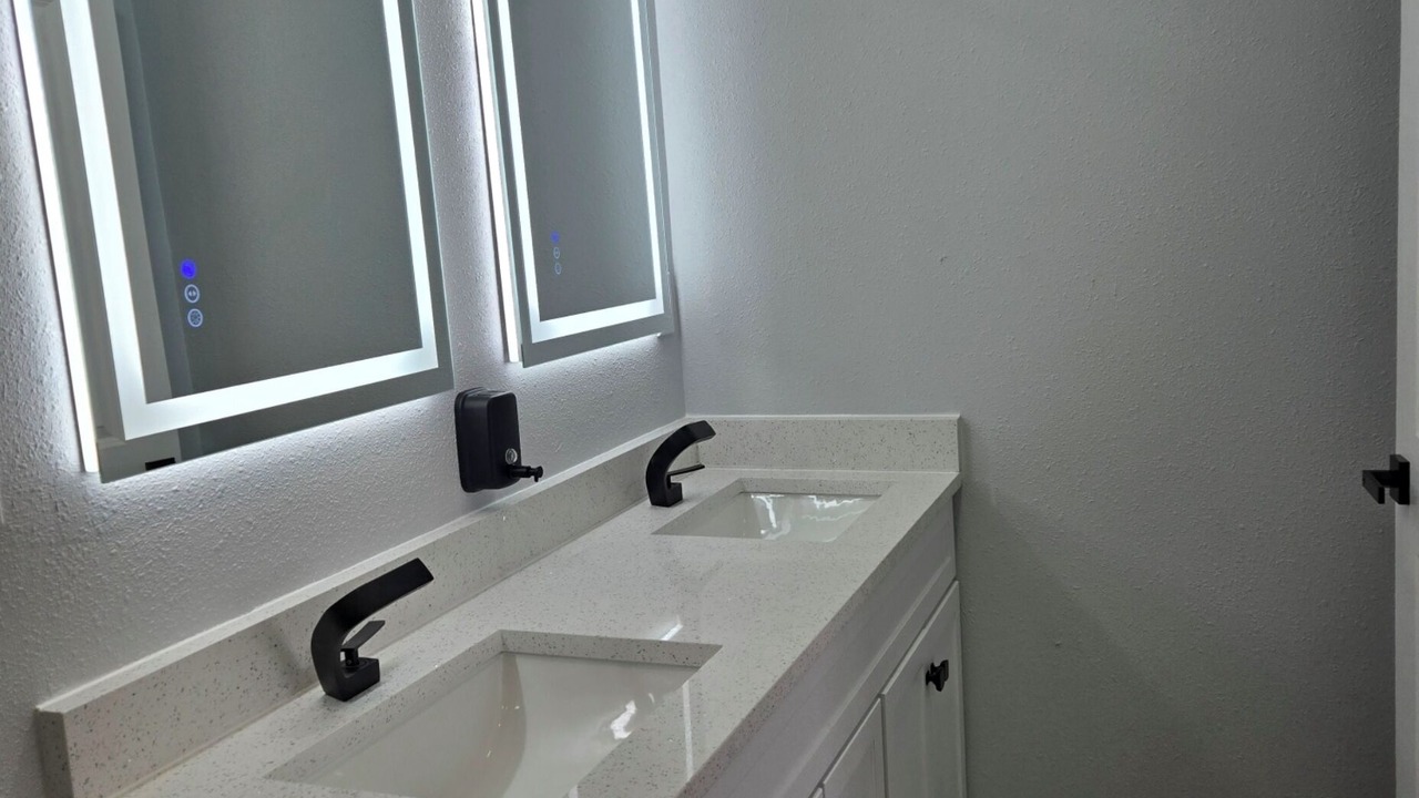 Photo of Bathroom in Bayshore Gardens