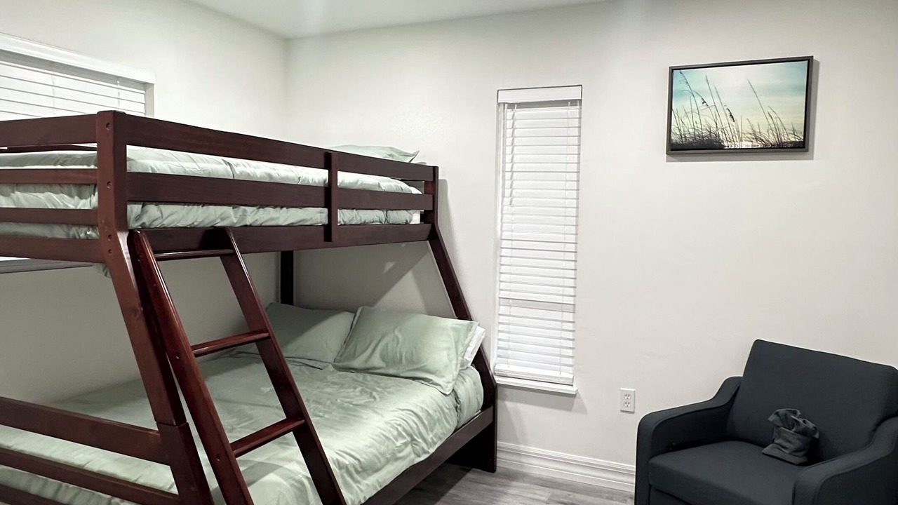 Photo of Bedroom in Bayshore Gardens