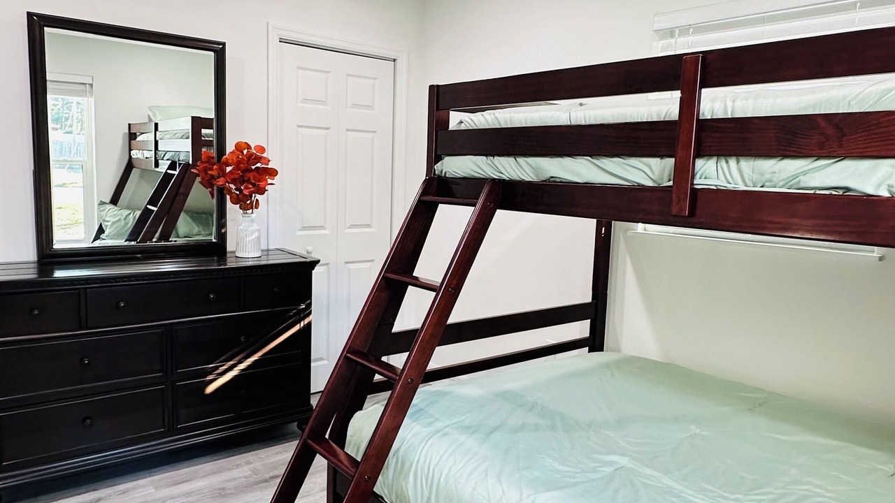 Photo of Bedroom in Bayshore Gardens