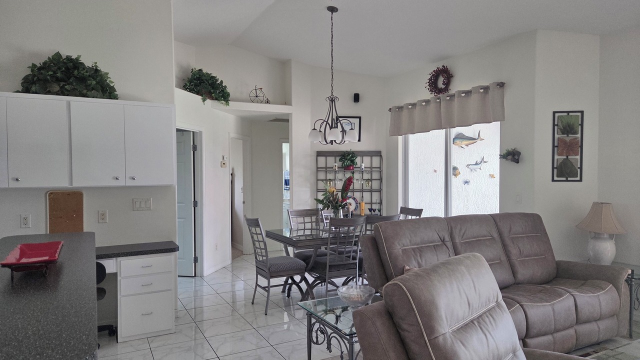 Photo of Livingroom in Englewood East