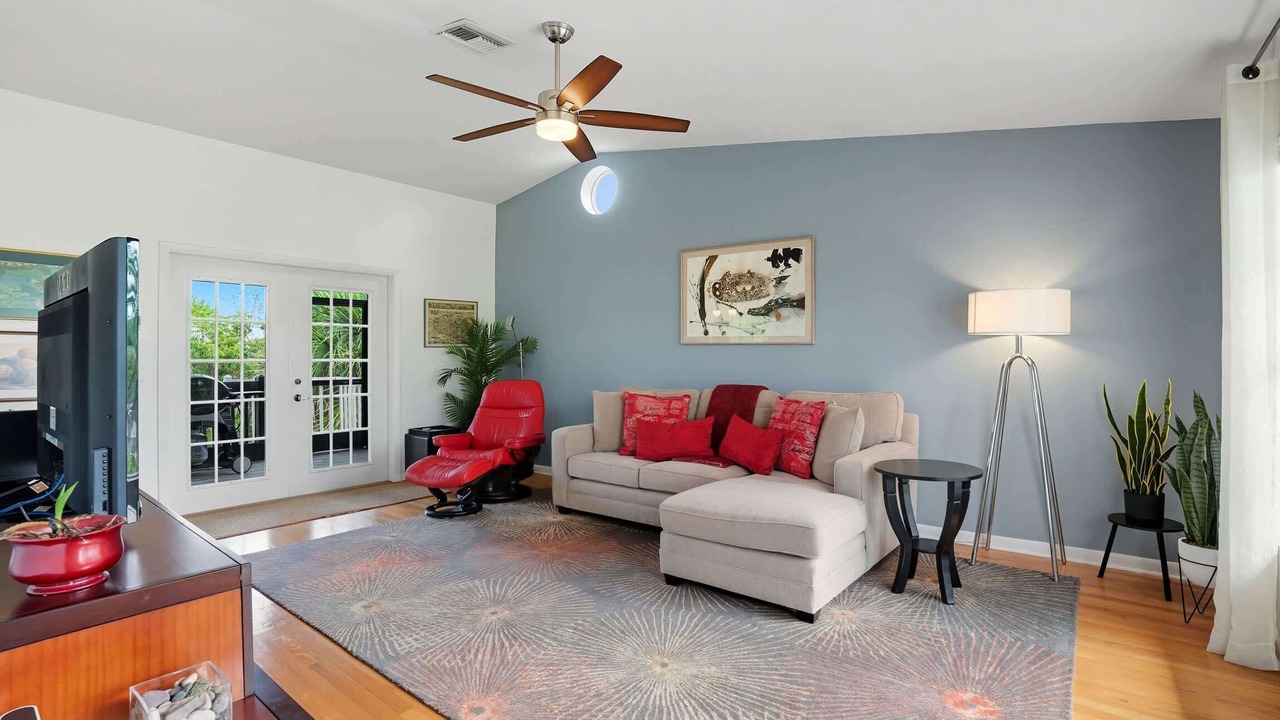 Photo of Livingroom in Gumbo Limbo