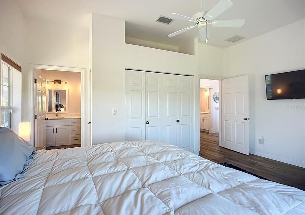 Photo of Bedroom in Bayshore Gardens