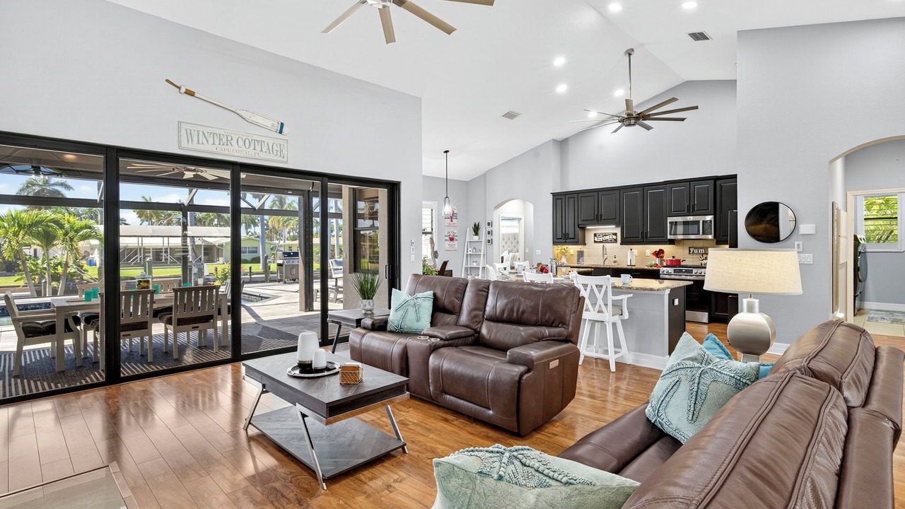 Photo of Livingroom in Yacht Club
