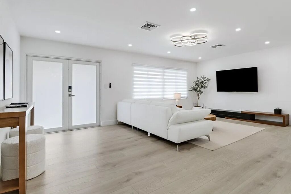 Photo of Livingroom in Lochmoor Waterway Estates