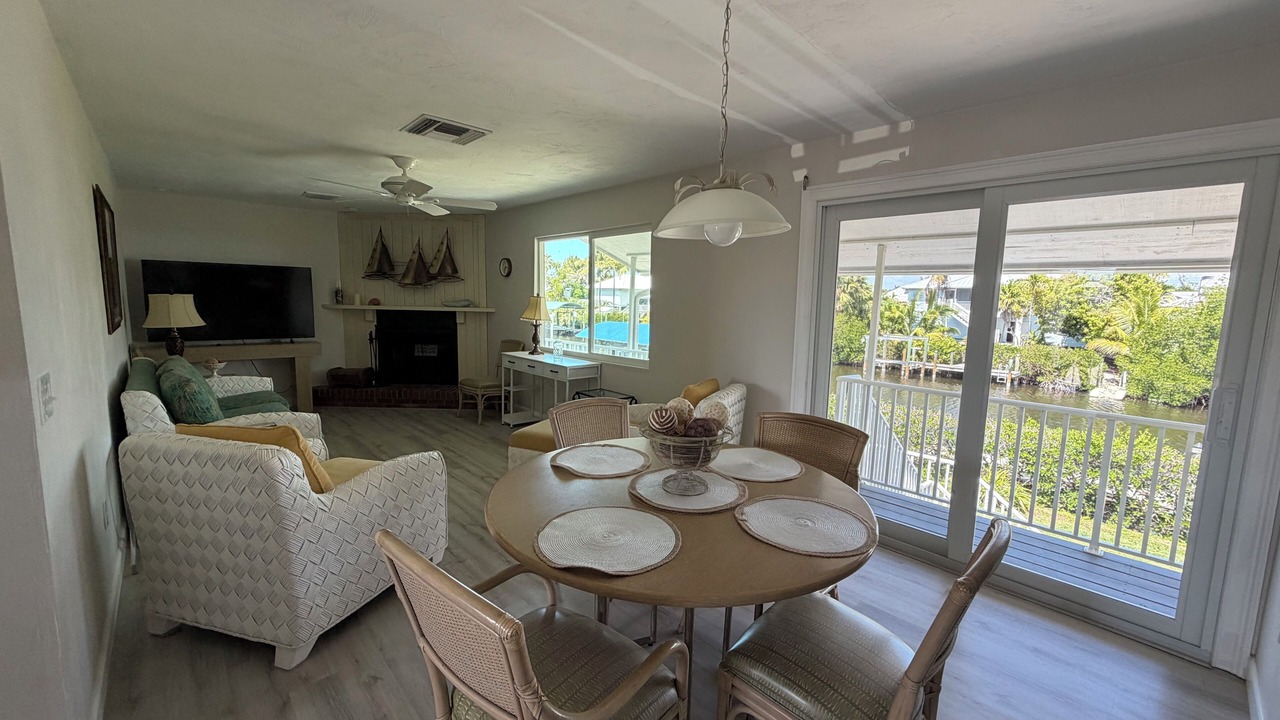 Photo of Livingroom in Pine Island Center