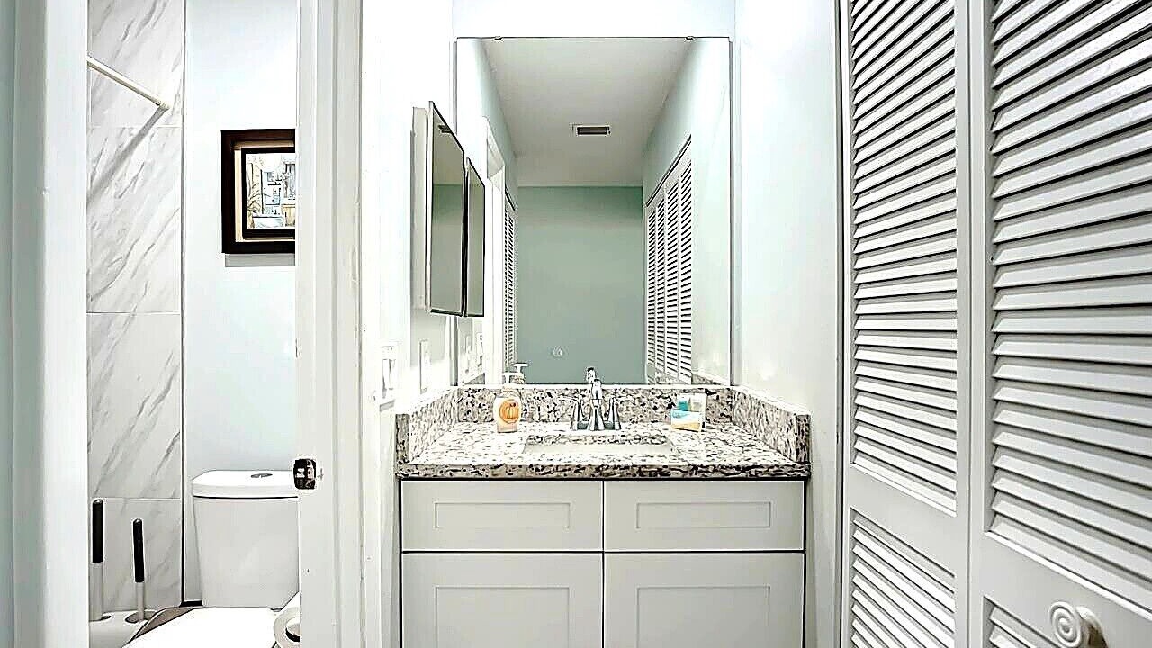 Photo of Bathroom in Bayshore Gardens