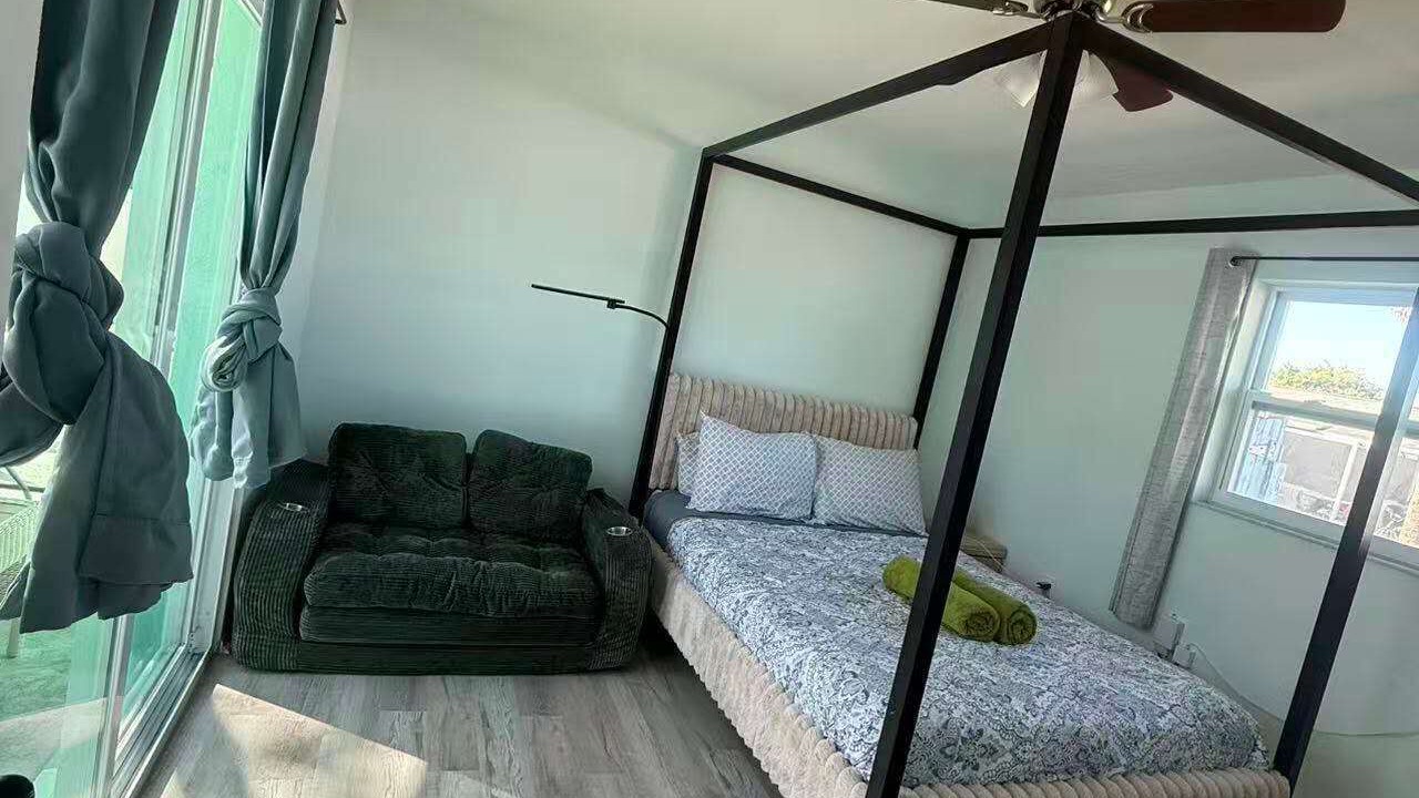 Photo of Bedroom in Venice Gardens