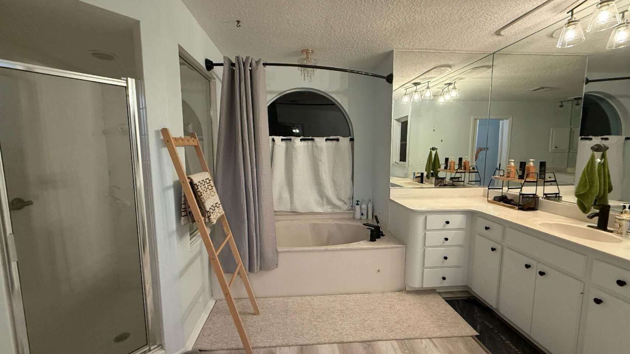 Photo of Bathroom in Venice Gardens
