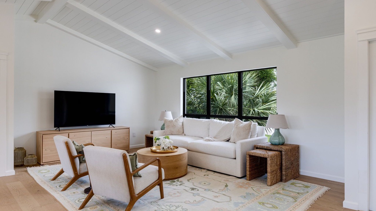 Photo of Livingroom in Beachview Country Club Estates