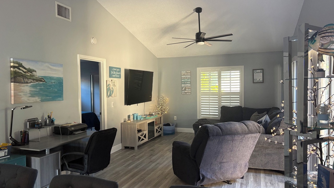 Photo of Livingroom in Gulf Gate Estates