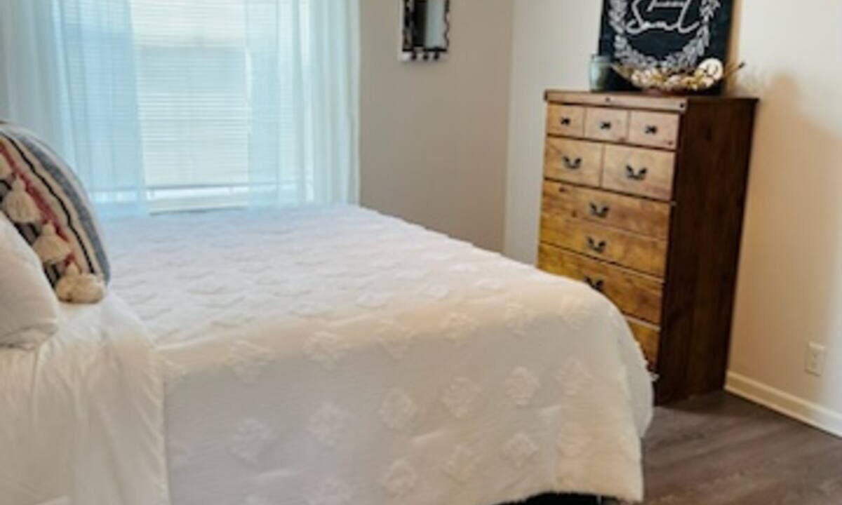 Photo of Bedroom in Bayshore Gardens