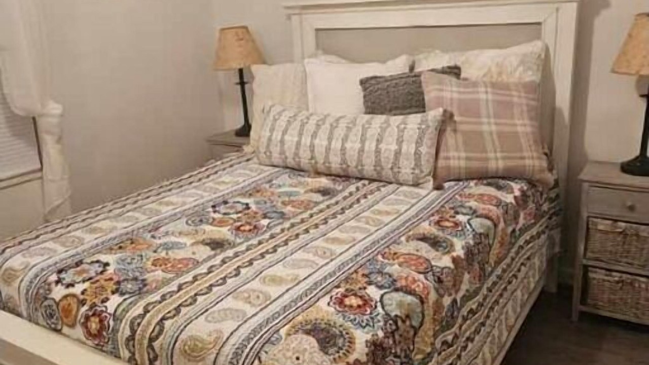 Photo of Bedroom in Bayshore Gardens
