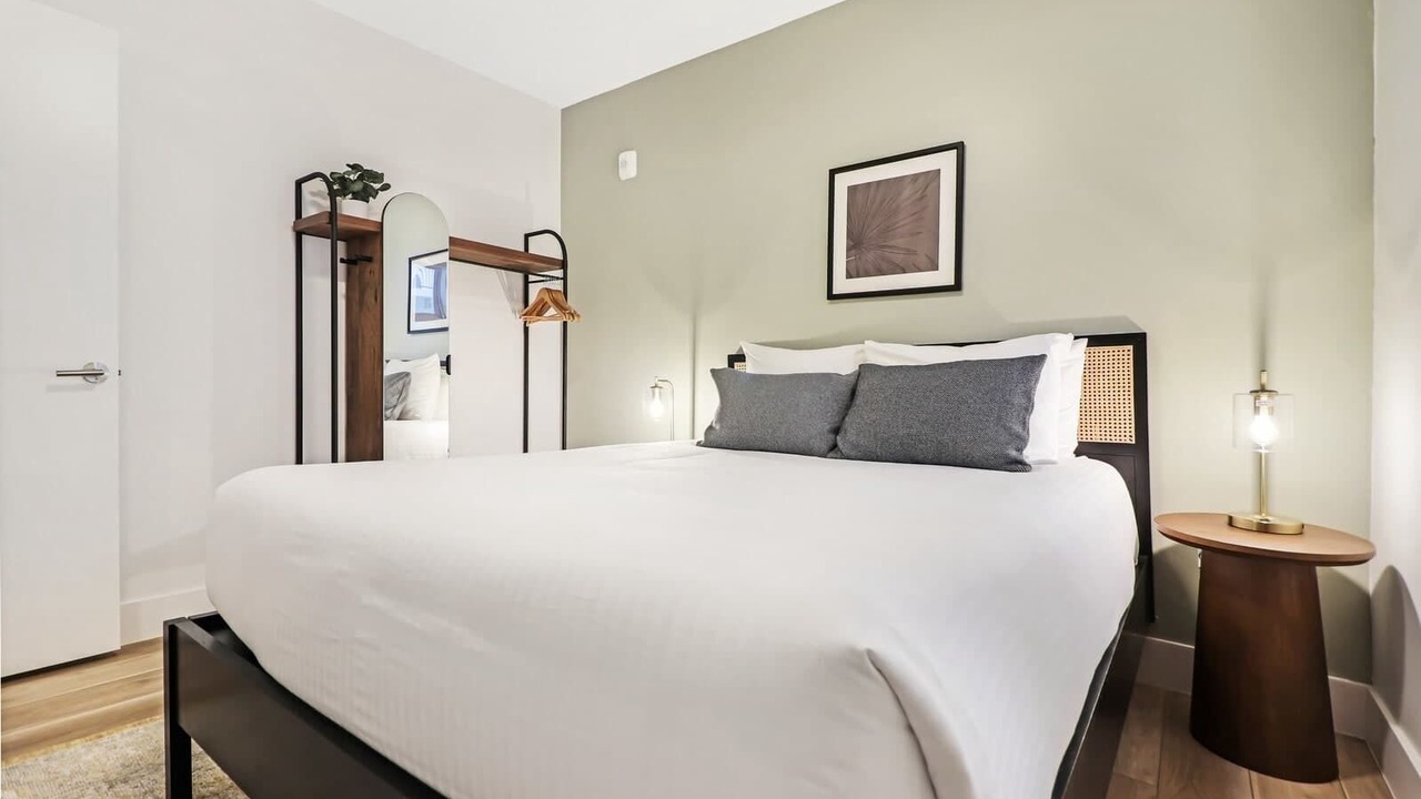 Photo of Bedroom in Mid Beach