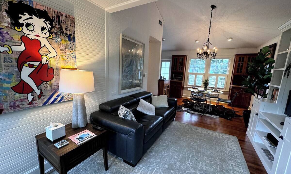 Photo of Livingroom in Historic Old Northeast