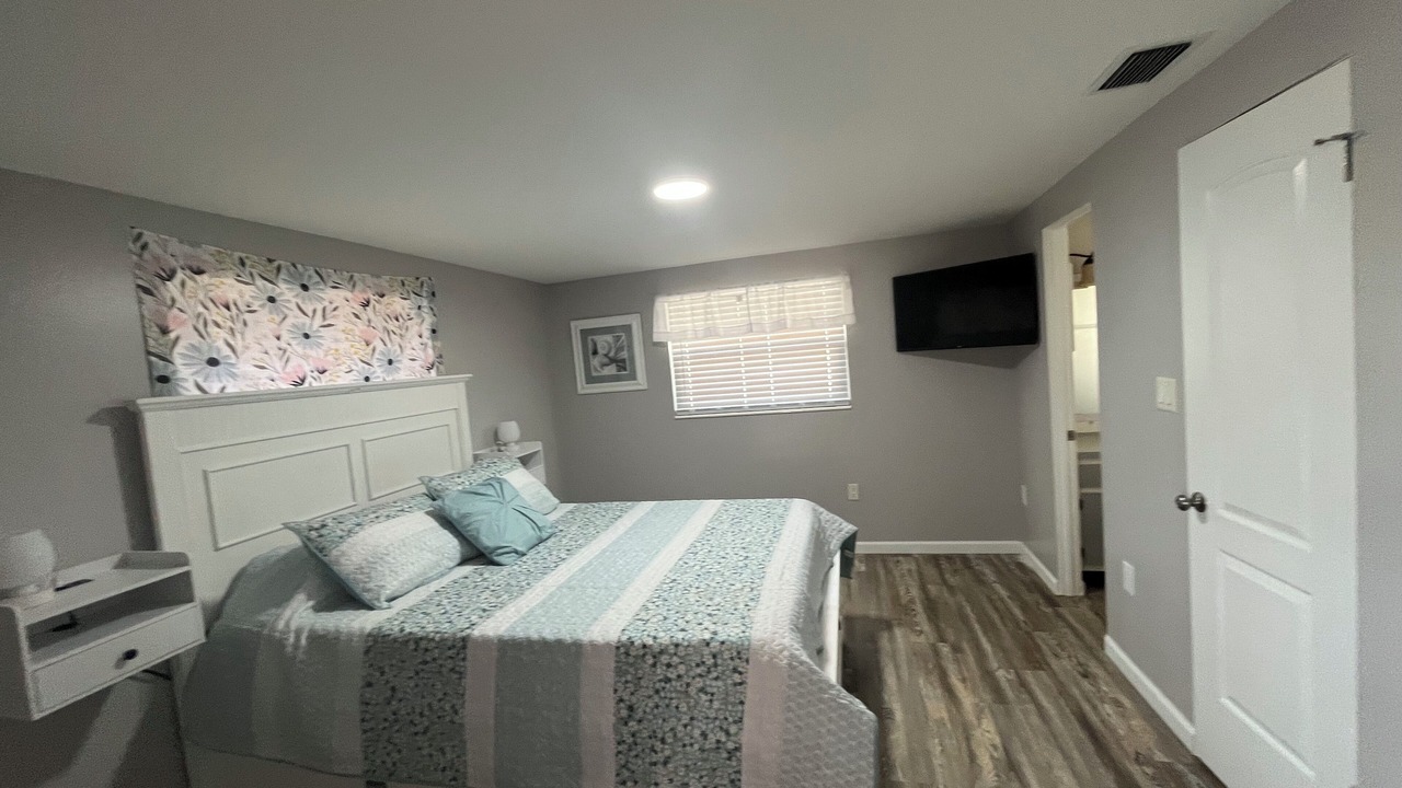 Photo of Bedroom in Venice Gardens