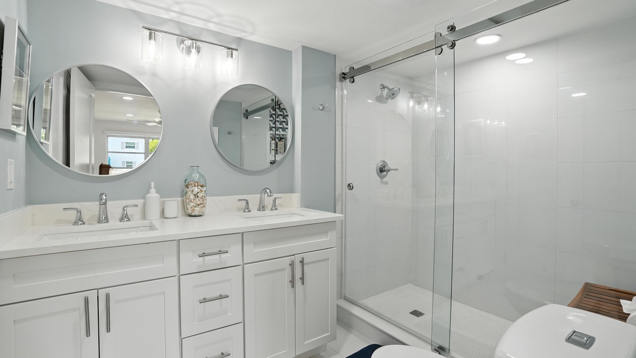 Photo of Bathroom in Royal Harbor