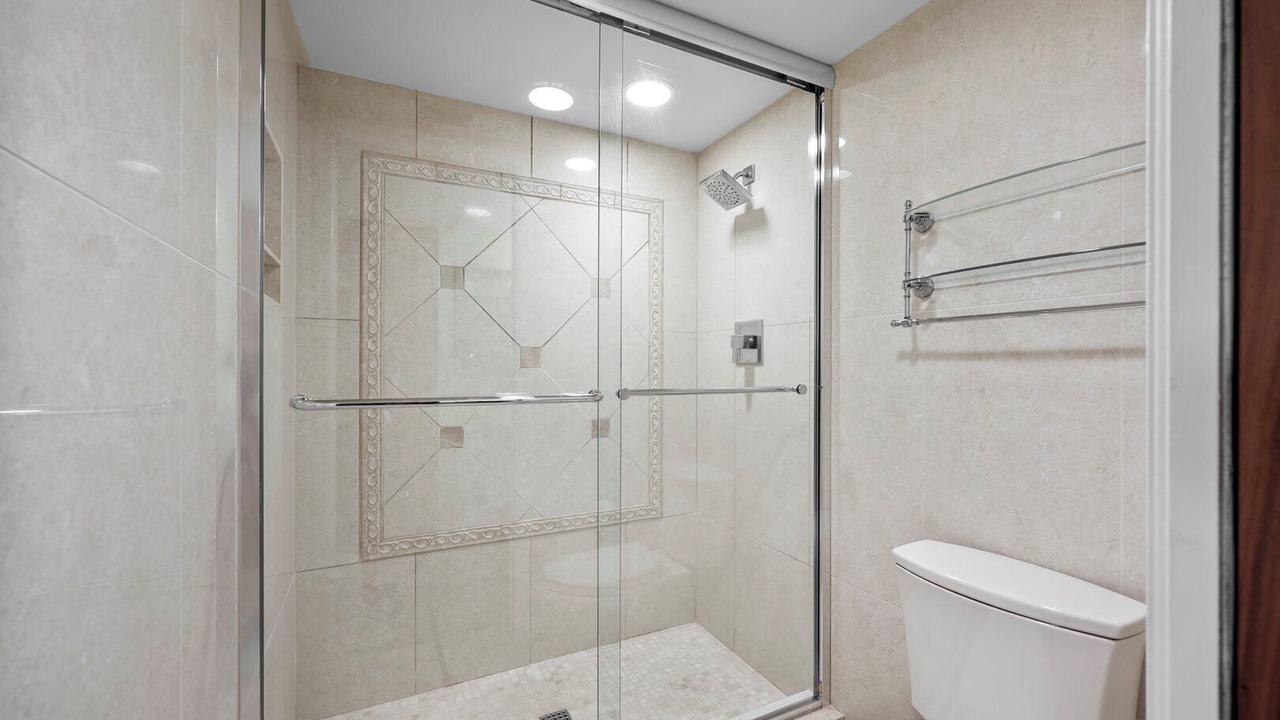 Photo of Bathroom in Park Shore