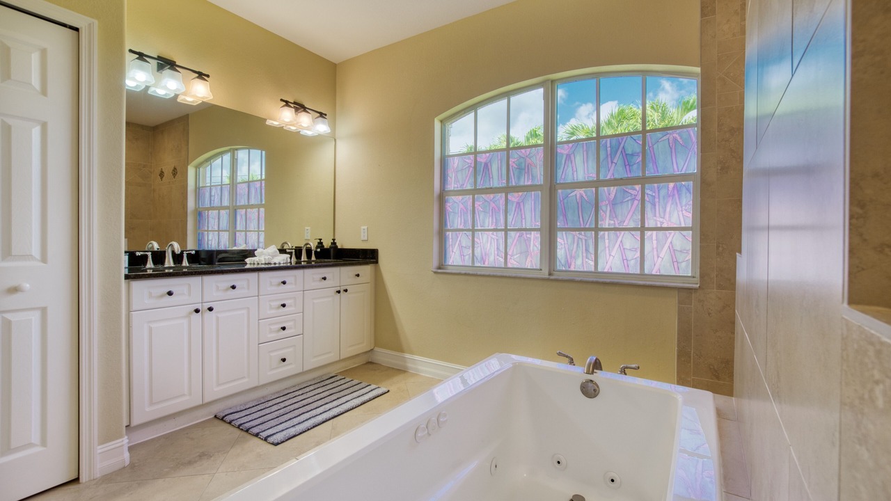 Photo of Bathroom in Trafalgar