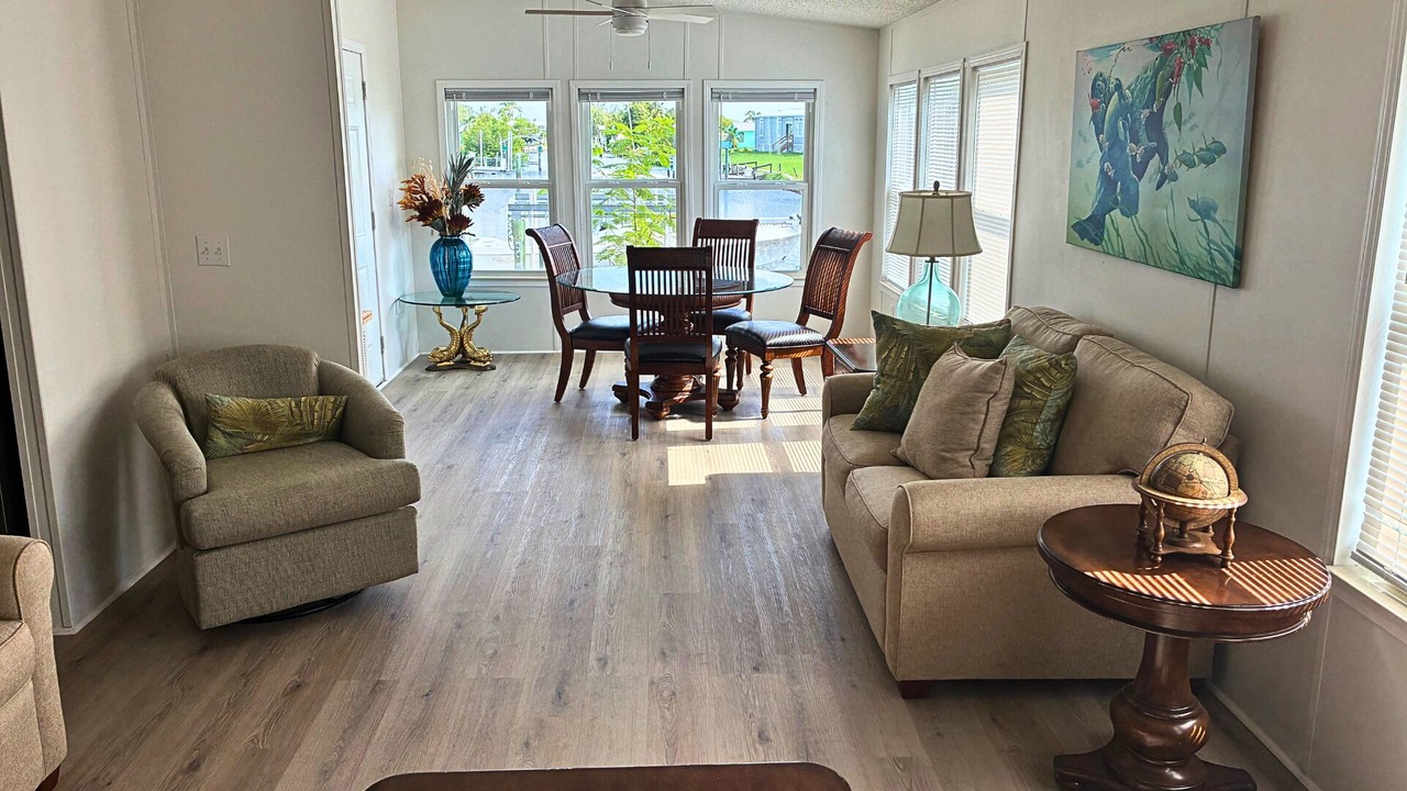 Photo of Livingroom in Charlotte Park
