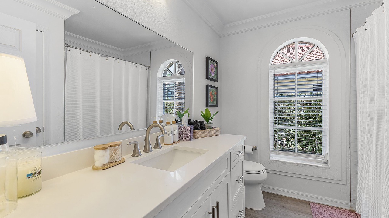 Photo of Bathroom in Pelican
